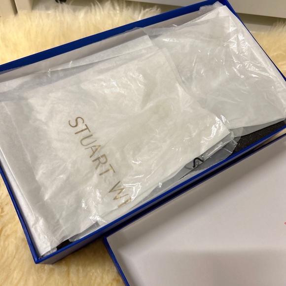 Stuart Weitzman - Picture 9 of 10